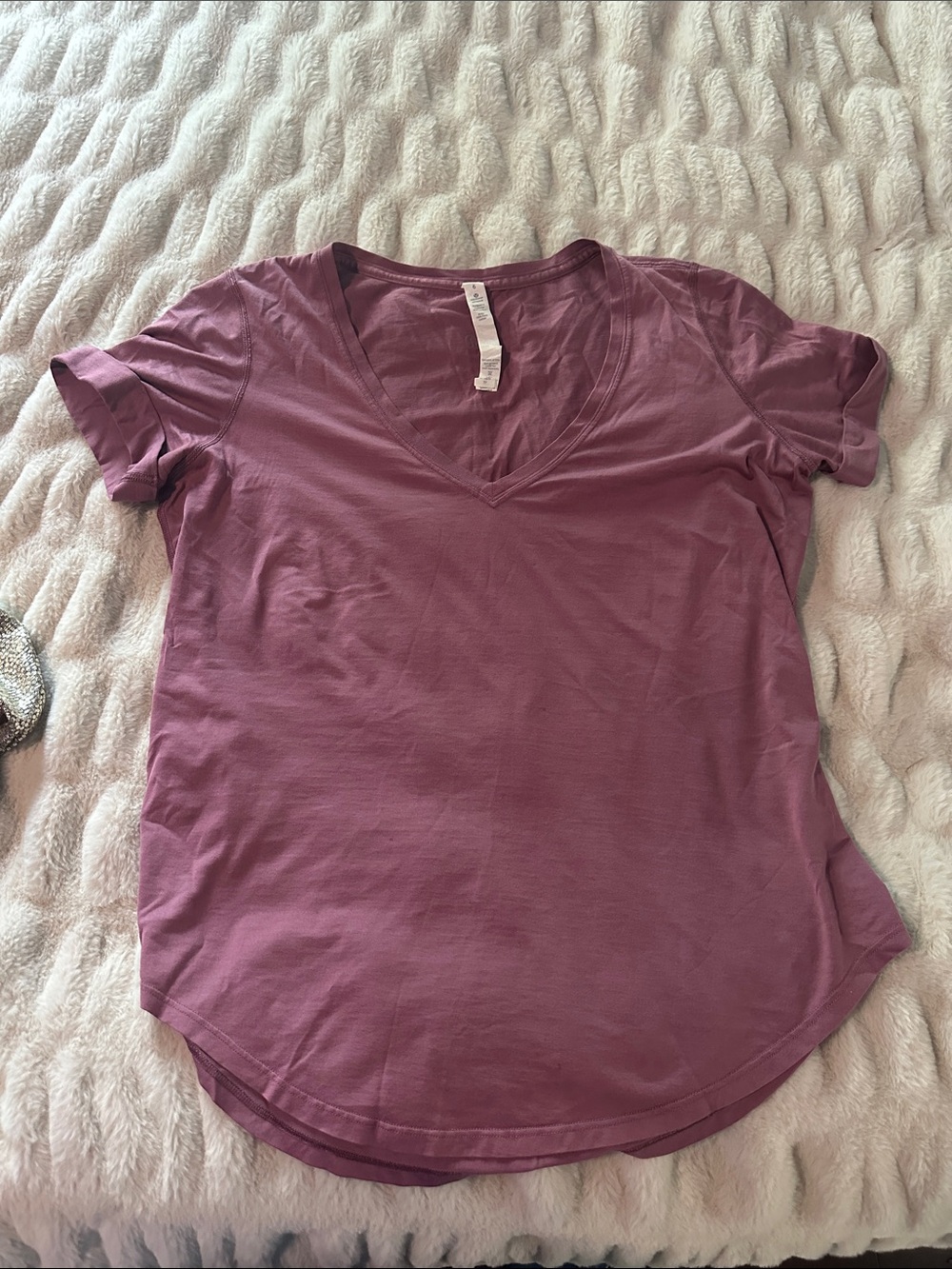 Women's Lululemon V-Neck Short Sleeve Tee - Mauve Love Tee size 6